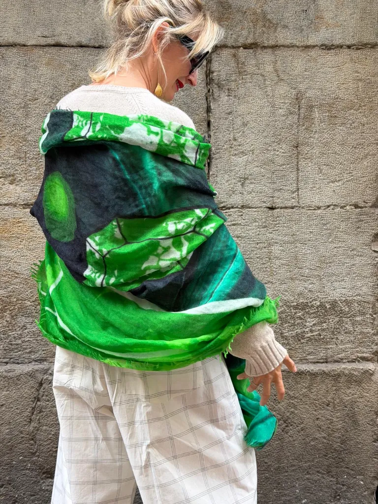 esmeralda atras.webp