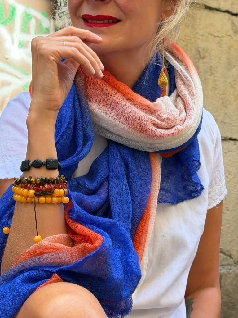 Pashmina Pluma Police