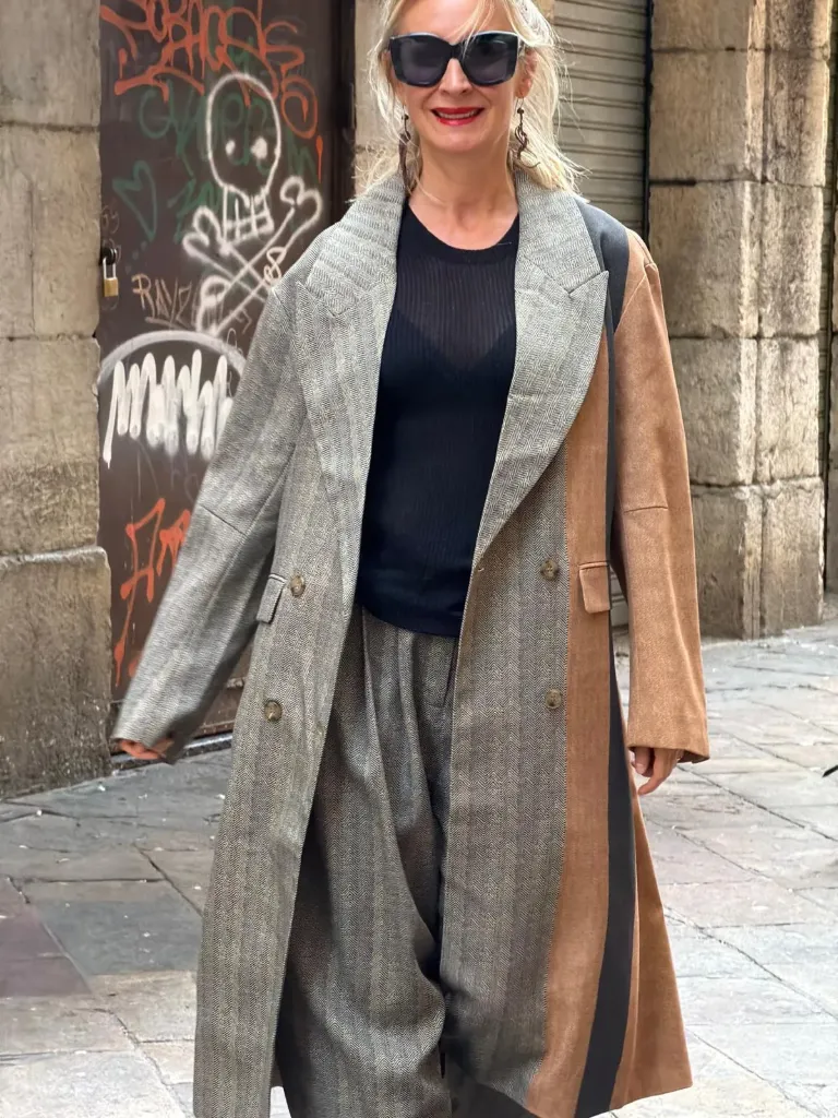Gabardina Alone